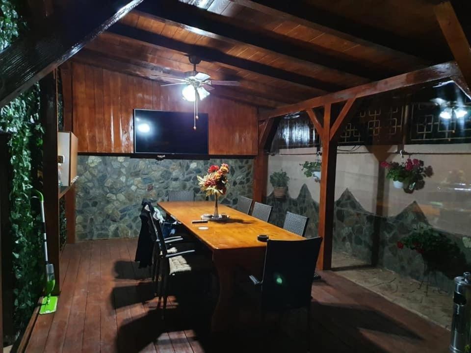 Casa Cattleya Hotel Târgu Jiu Exterior photo